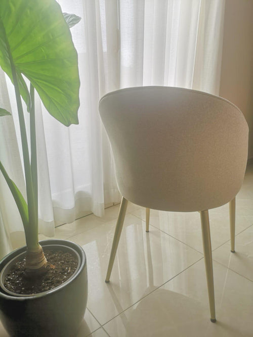 Sedia Linea 45 – Design Essenziale ed Eleganza Quotidiana